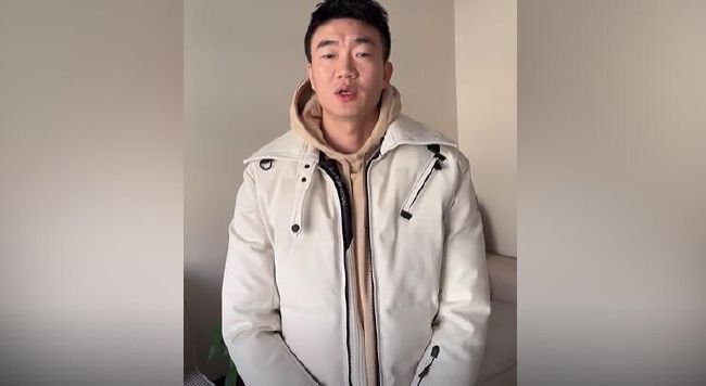 概念海报曝光 英雄群像酷炫十足概念海报首次曝光概念海报首次曝光，诡秘奇观 险象丛生概念海报首曝光 不良帅破奇案救长安概念海报透露玄机莫比乌斯循环概念海报中，天地间姿态各异的人物剪影汇成一片混沌浓云，金光闪现撕裂天空展现女娲的纤细身姿，似乎预示永不熄灭的光芒终将平息一切混乱，崭新的世界即将开启